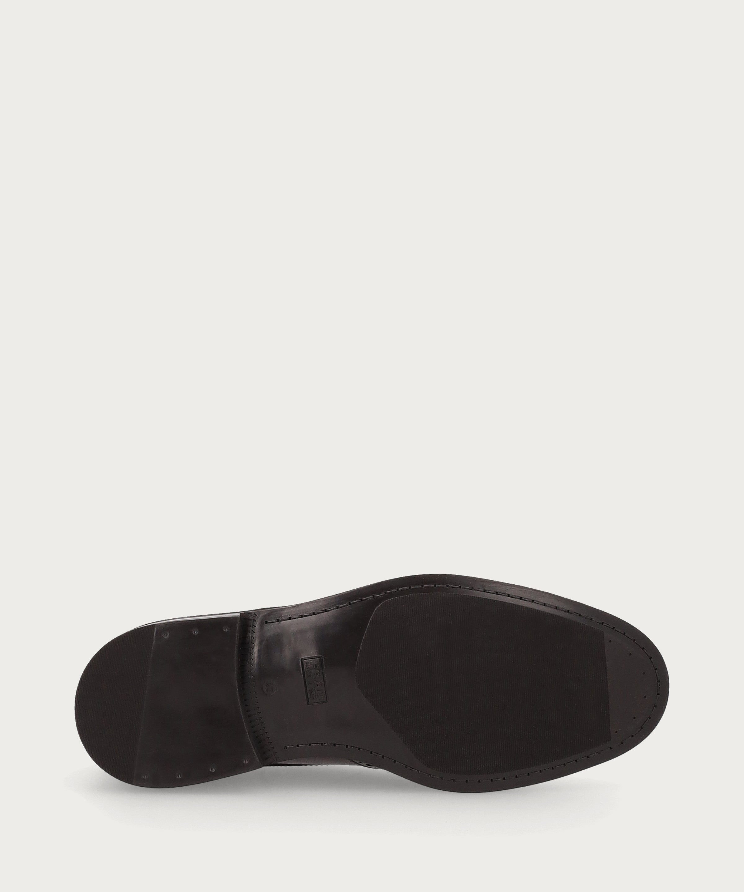 Men's Oxford shoes with wing-tip design in airbrushed calfskin