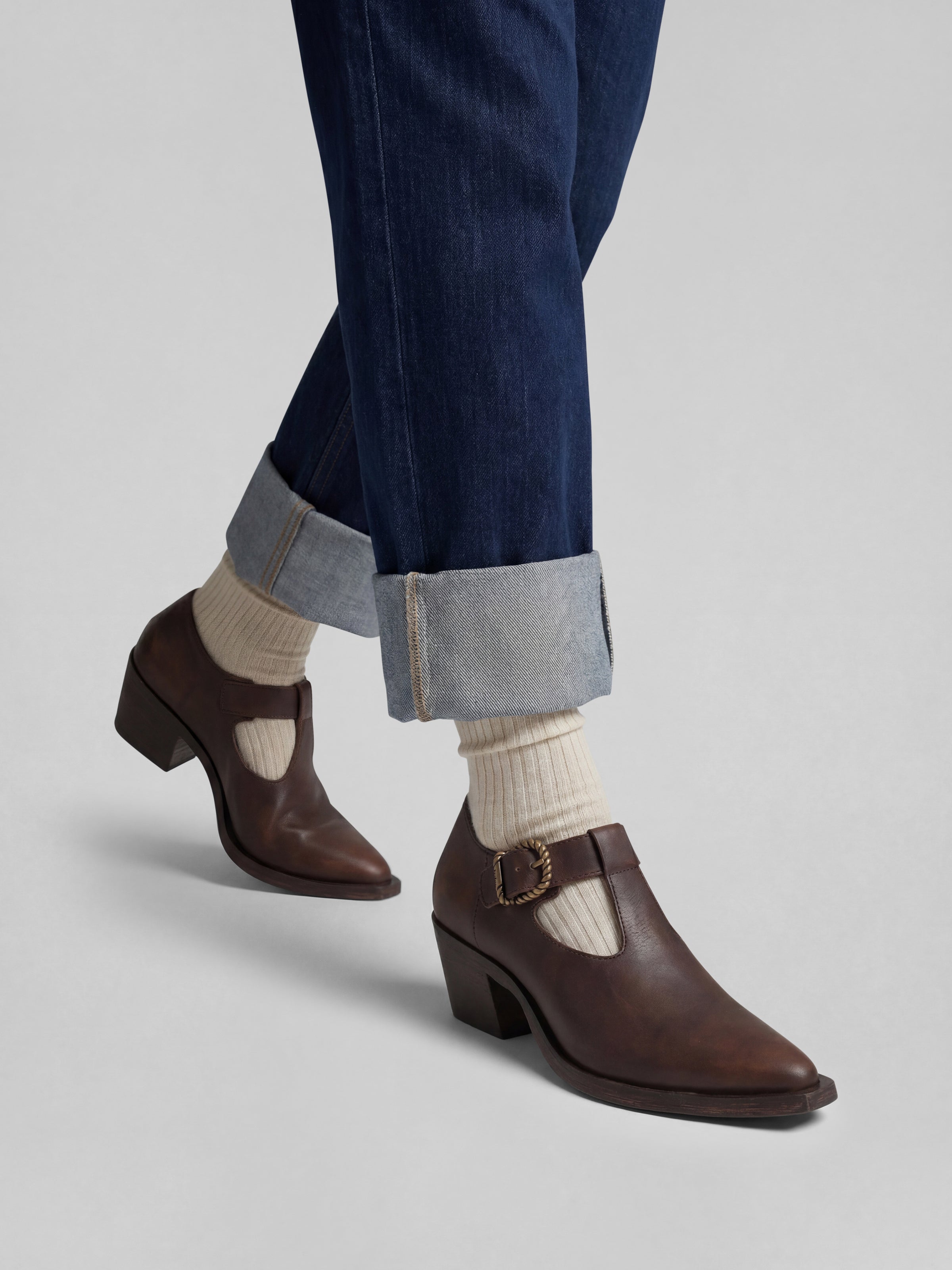 A76S7_BROWN_40