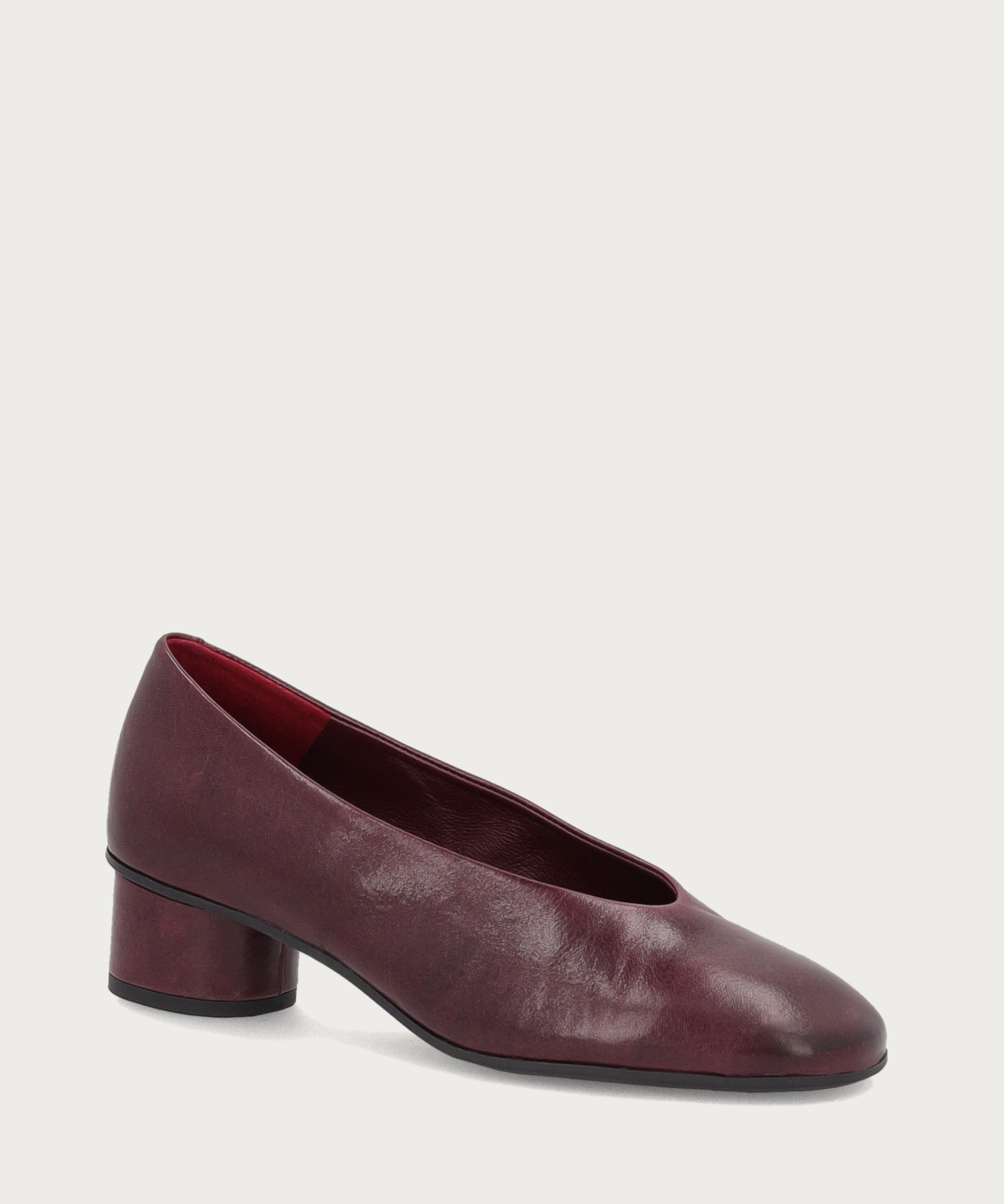 Burgundy leather almond-toe pumps with round heel